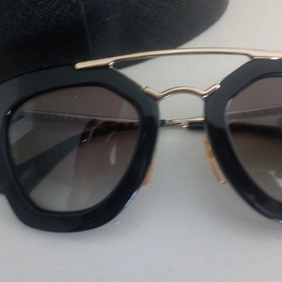 PRADA Luxury Black Sunglasses - Picture 5 of 7